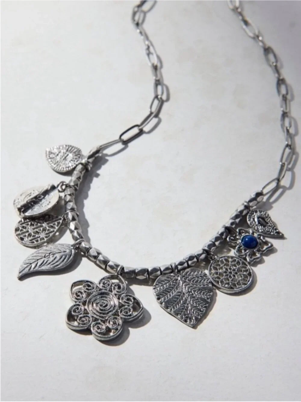 New! Silver Etched Flower Charm Necklace NWT (1014)